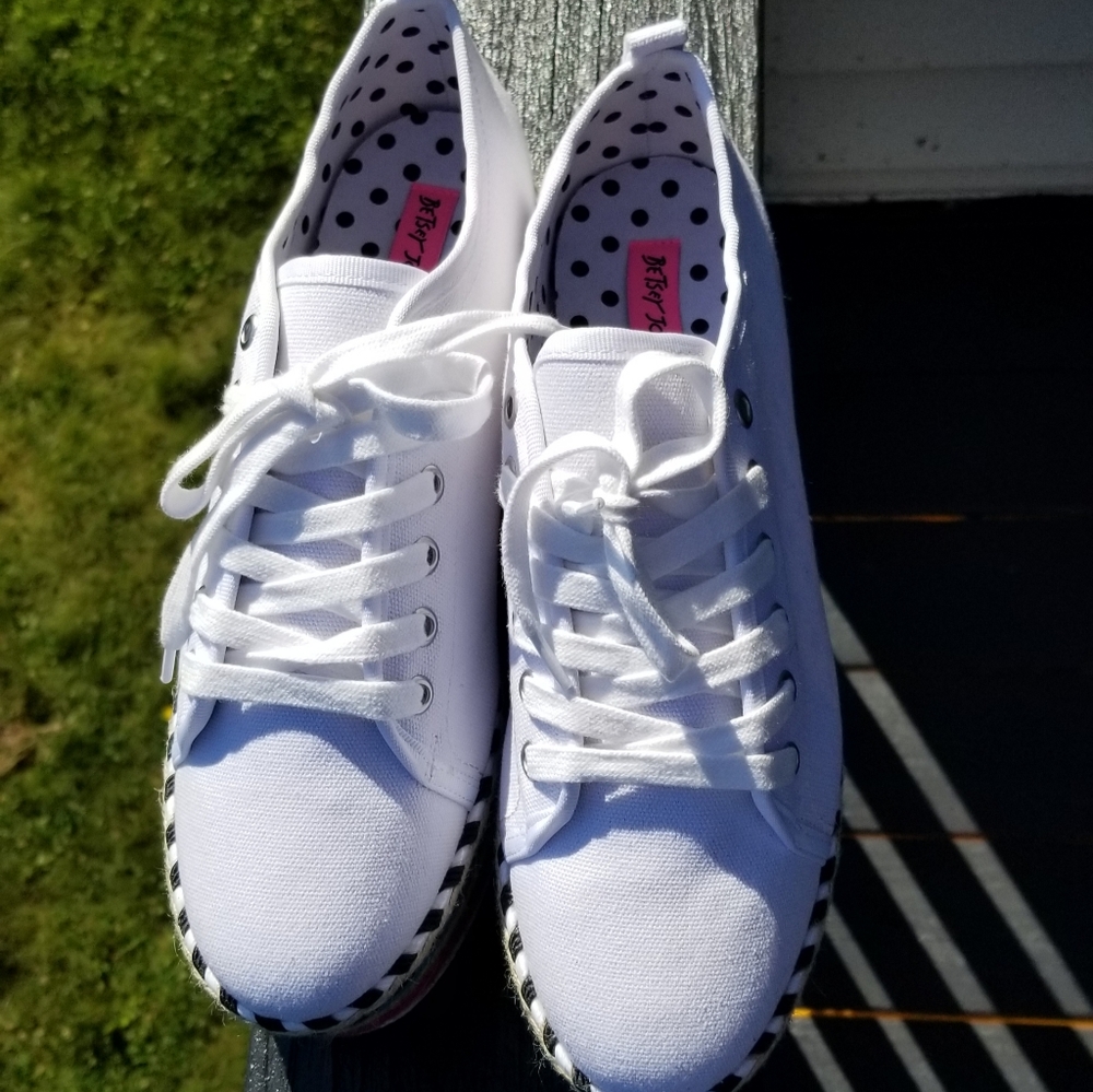 Betsey Johnson Fashion Platform Sneakers - Picture 5 of 11